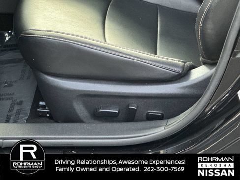 Used 2020 Nissan Sentra SR w/ Premium Package FWD image 4