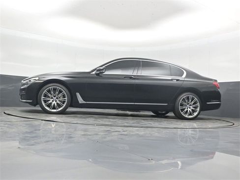 Used 2019 BMW 740i w/ Executive Package image 43