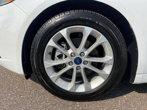 Used 2020 Ford Fusion SE FWD image 18