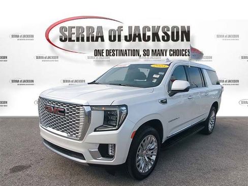 Used 2023 GMC Yukon XL Denali AWD/4WD image 5