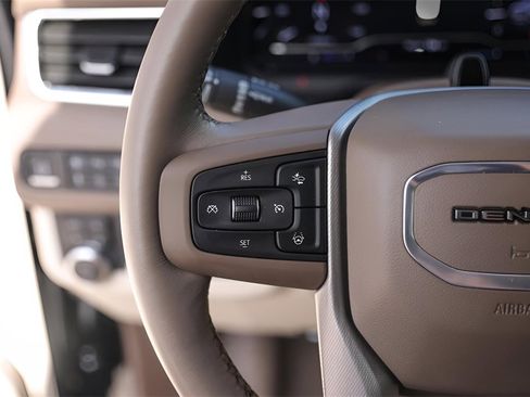 Used 2024 GMC Yukon Denali w/ Denali Reserve Package image 17