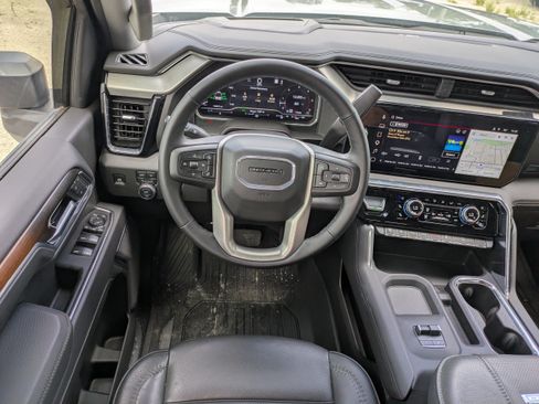Used 2025 GMC Sierra 2500 Denali w/ Technology Package AWD/4WD image 14