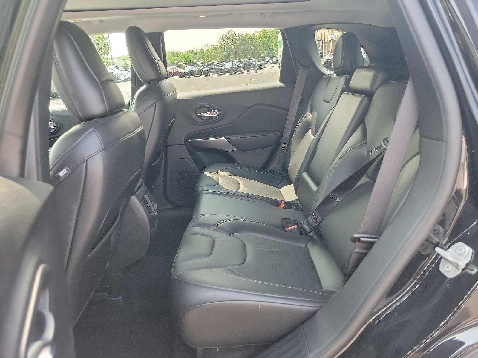 Used 2020 Jeep Cherokee Limited AWD/4WD image 10