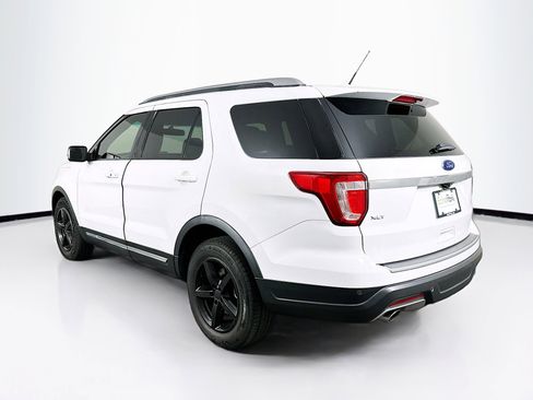 Used 2018 Ford Explorer XLT w/ Equipment Group 201A image 5