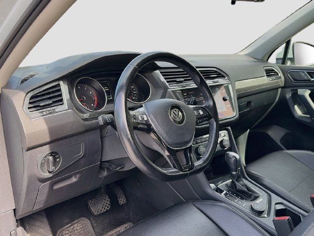 Used 2018 Volkswagen Tiguan SEL AWD/4WD image 8