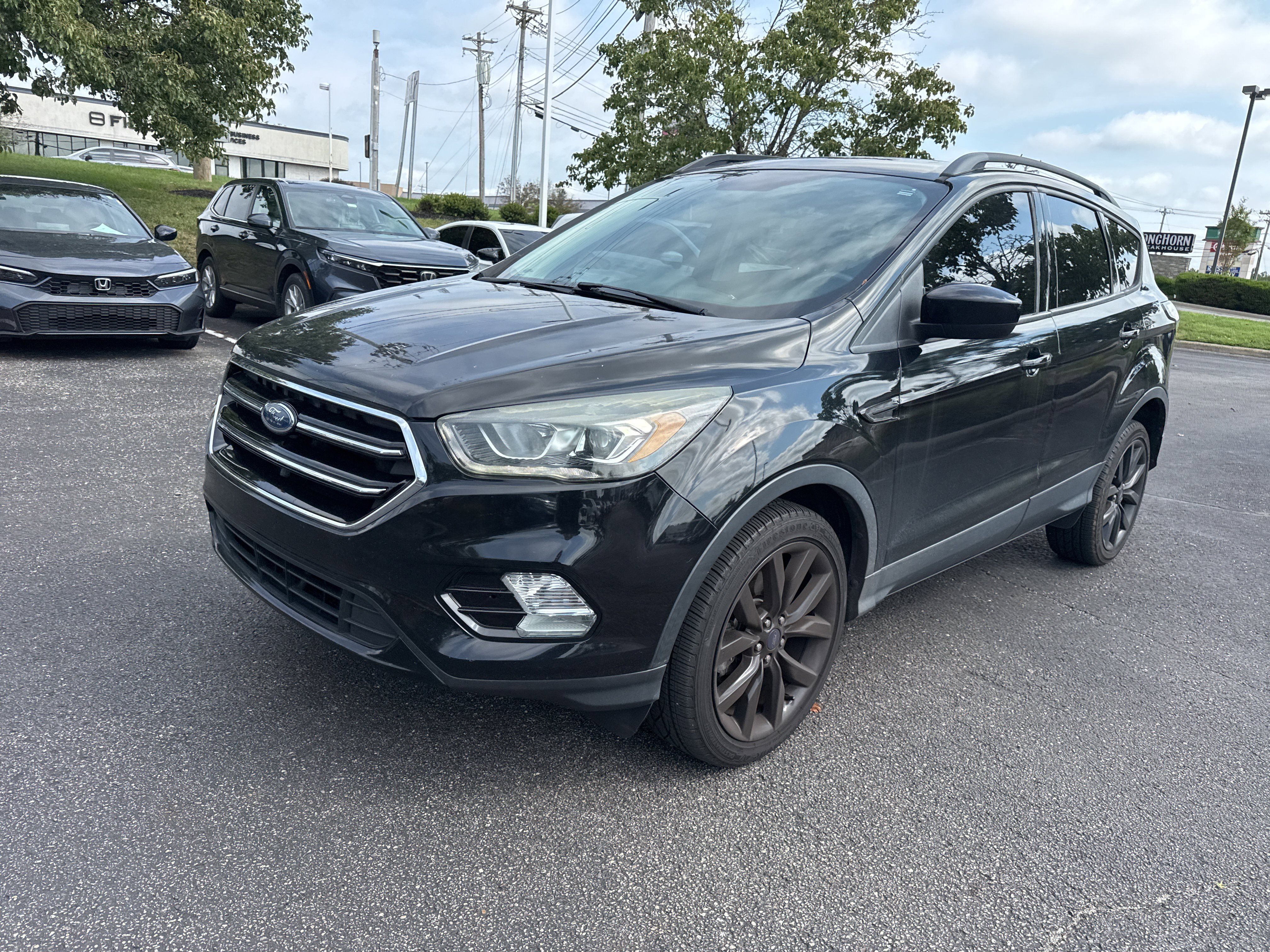Used 2017 Ford Escape SE w/ SE Sport Appearance Package AWD/4WD image 8