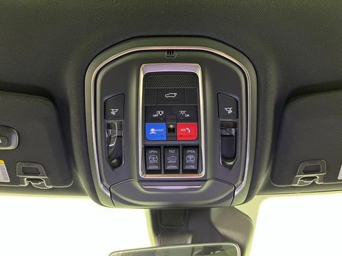 Used 2025 Jeep Grand Cherokee Limited AWD/4WD image 38