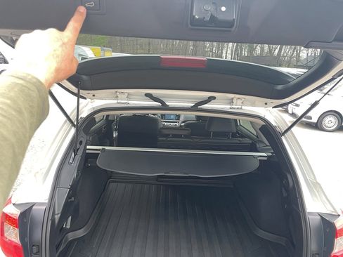 Used 2016 Subaru Outback 2.5i Limited AWD/4WD image 24