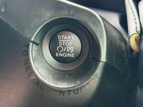 Used 2021 Jeep Renegade Latitude image 32