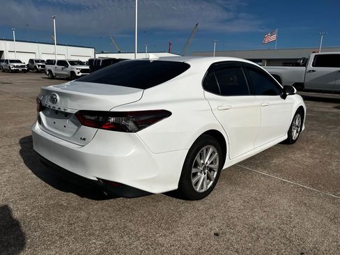 Used 2022 Toyota Camry LE image 5