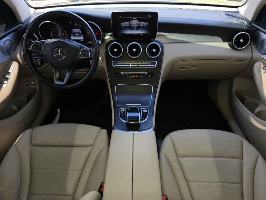 Used 2019 Mercedes-Benz GLC 350e 4MATIC image 17