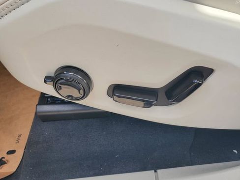 New 2026 Volvo XC90 T8 Ultra w/ Protection Package Premier AWD/4WD image 16
