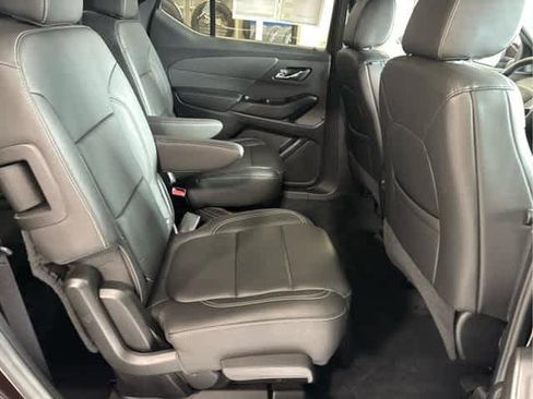 Used 2023 Chevrolet Traverse LT image 32
