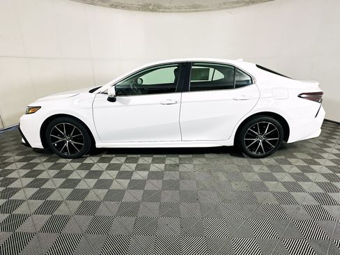 Used 2023 Toyota Camry SE w/ Convenience Package FWD image 6