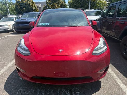 Used 2022 Tesla Model Y Long Range AWD/4WD image 2