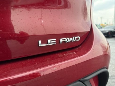 Used 2022 Toyota Highlander LE image 5