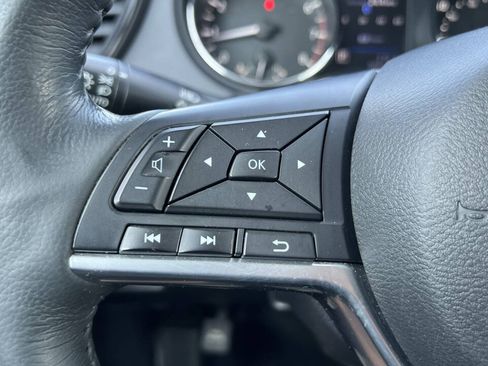Used 2018 Nissan Rogue SV w/ Premium Package AWD/4WD image 16
