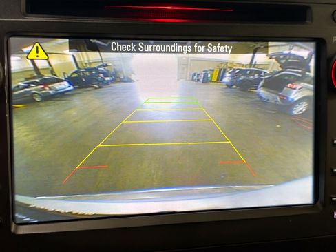 Used 2015 GMC Acadia SLE FWD image 21