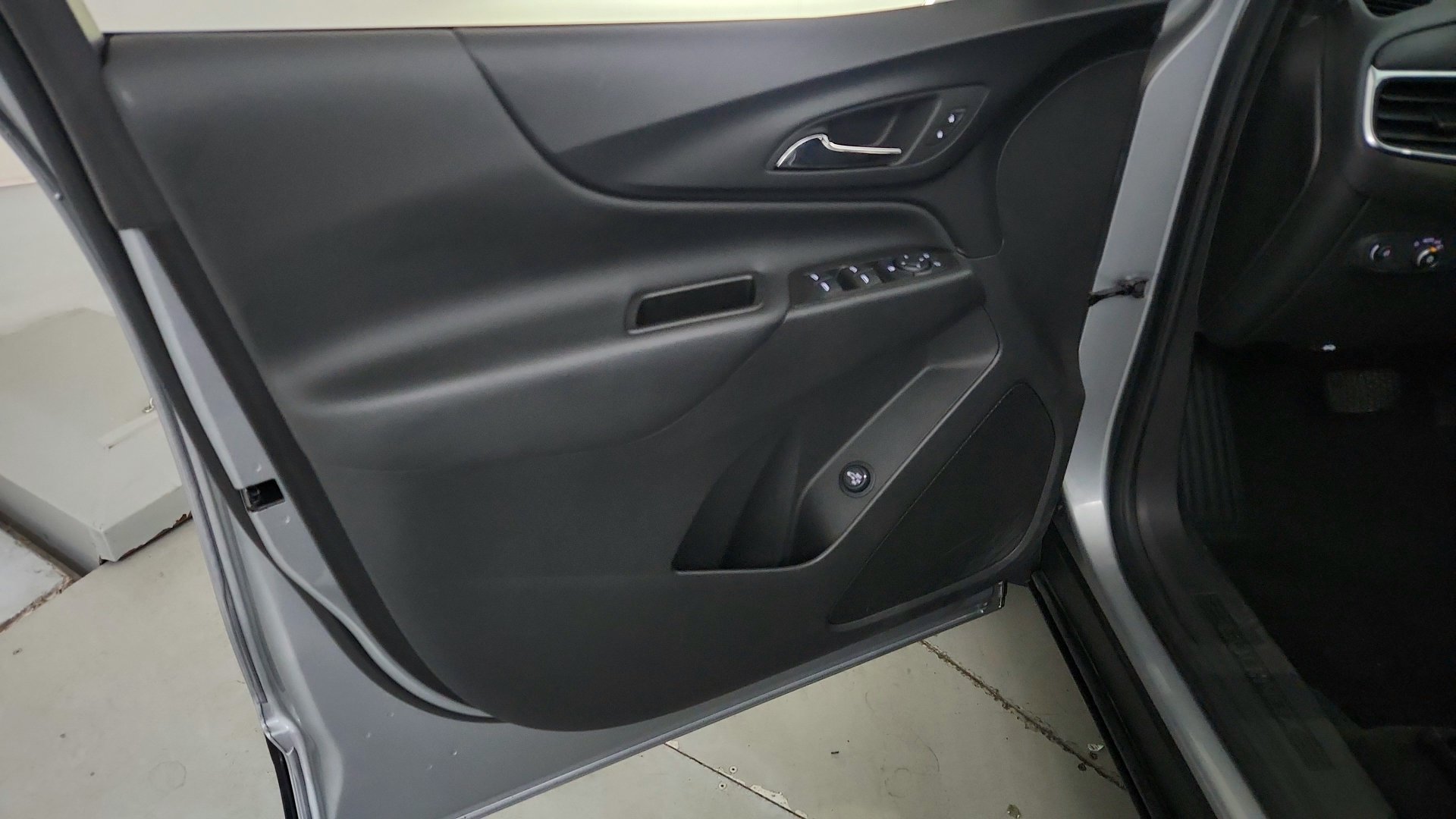 Used 2024 Chevrolet Equinox LT w/ LPO, Floor Liner Package AWD/4WD image 18