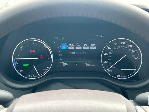 Used 2023 Toyota Sienna Platinum FWD image 41