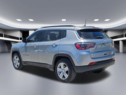 Used 2022 Jeep Compass Latitude FWD image 3