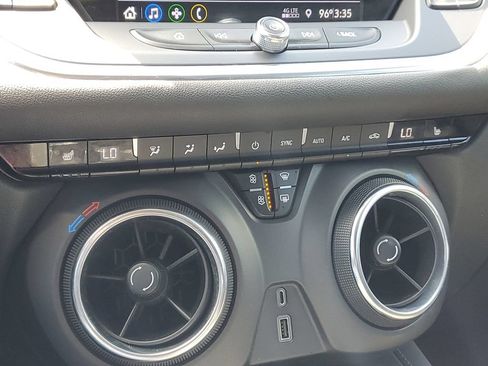 Used 2020 Chevrolet Blazer LT FWD image 16