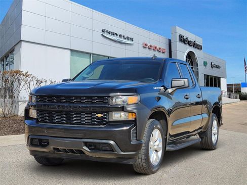 Used 2022 Chevrolet Silverado 1500 Custom image 2