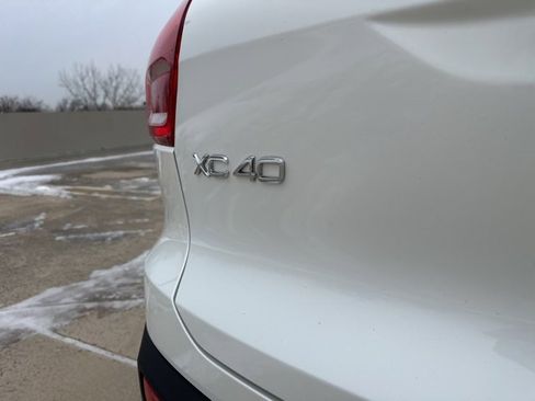 Certified 2024 Volvo XC40 B5 Core image 38