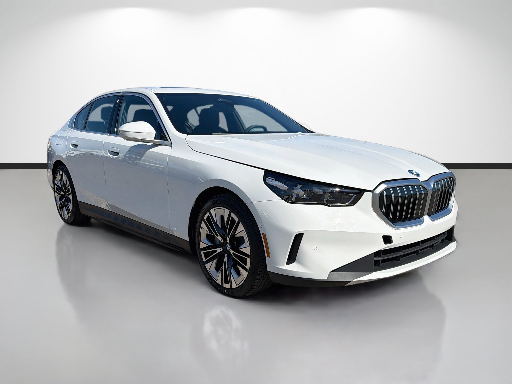 Used 2026 BMW i5 eDrive40 RWD image 1