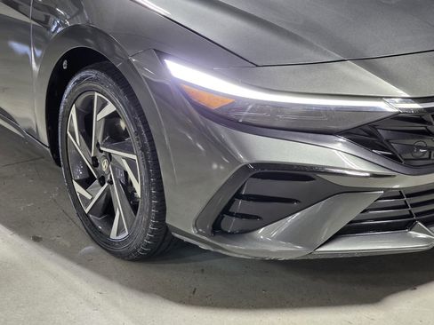 Certified 2025 Hyundai Elantra Limited image 10