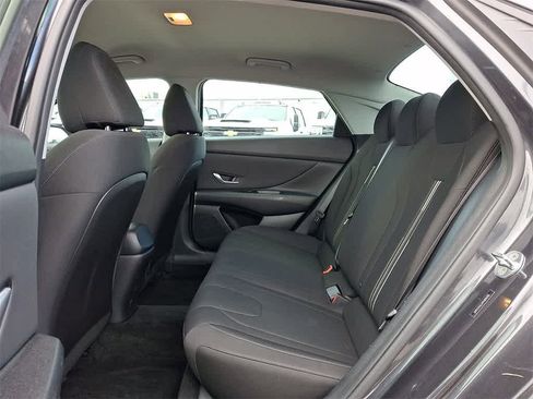 Used 2023 Hyundai Elantra SEL w/ Convenience Package image 10