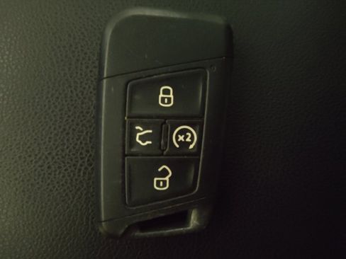 Used 2020 Volkswagen Tiguan SEL w/ 3rd Row Seat Package image 32