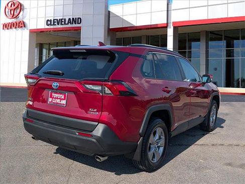 Used 2022 Toyota RAV4 XLE w/ Convenience Package AWD/4WD image 7