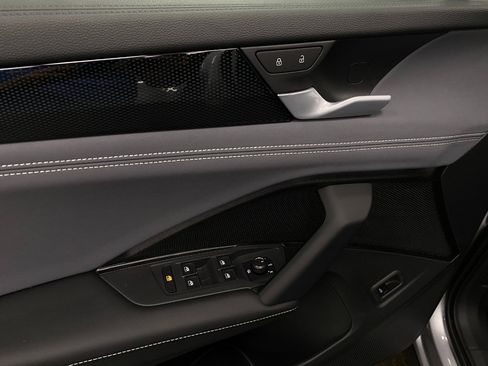 New 2025 Volkswagen Tiguan SE image 29