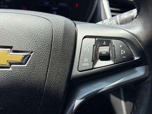 Used 2020 Chevrolet Trax LT w/ LT Convenience Package FWD image 29