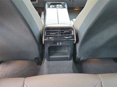 Used 2025 BMW 550e xDrive w/ Executive Package AWD/4WD image 18