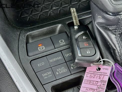 Used 2020 Toyota RAV4 LE AWD/4WD image 23