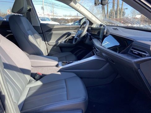 Used 2025 Audi Q5 Premium w/ Convenience Package image 24