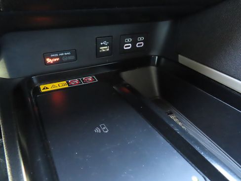 Used 2025 Toyota Camry LE FWD image 25