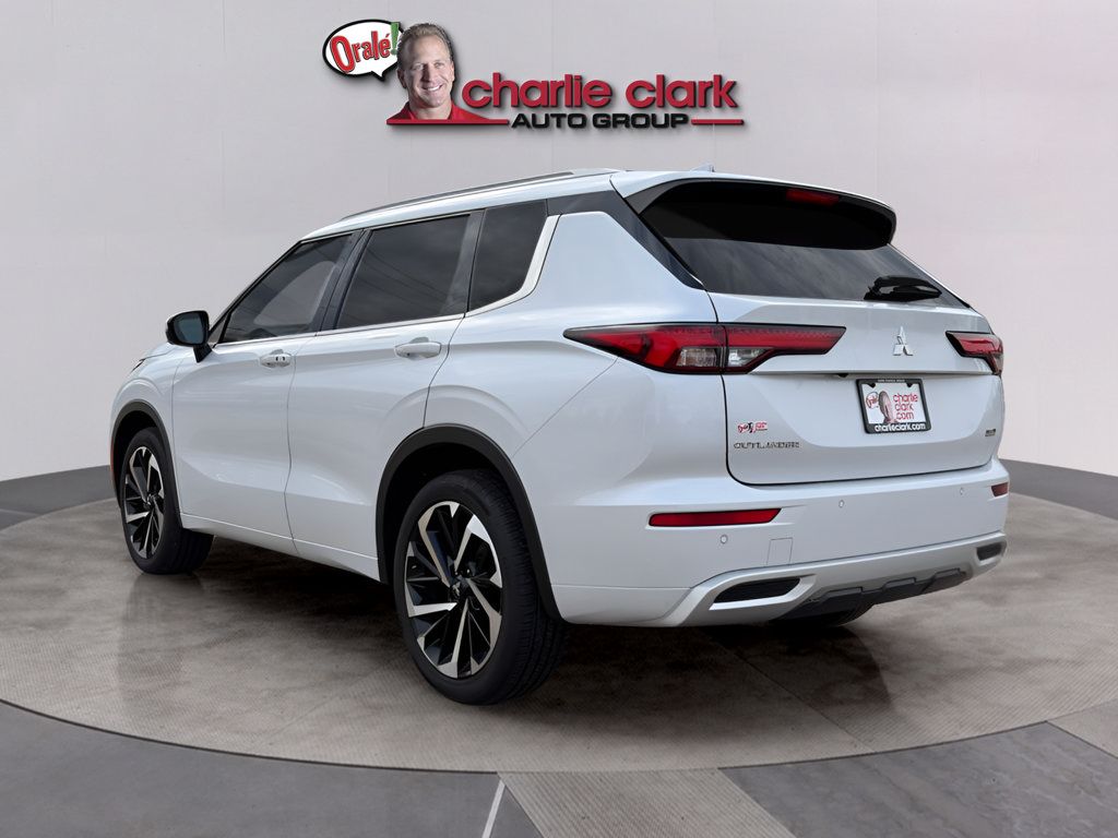 Used 2022 Mitsubishi Outlander SEL FWD image 3