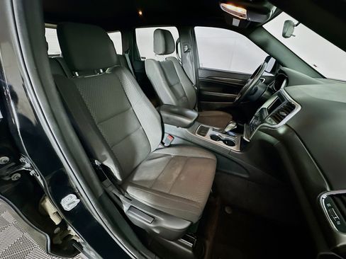 Used 2018 Jeep Grand Cherokee Laredo AWD/4WD image 28