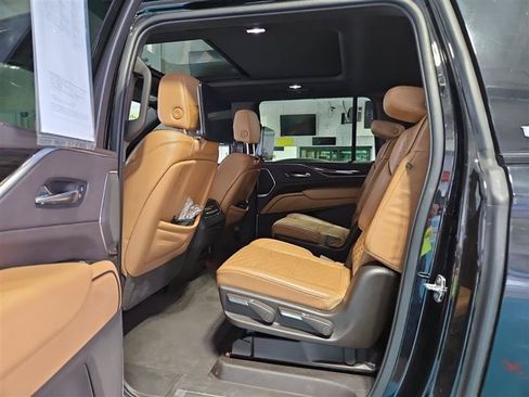 Used 2021 Cadillac Escalade ESV Sport w/ Driver Assist Tech Package AWD/4WD image 9