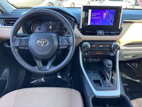 Used 2025 Toyota RAV4 XLE AWD/4WD image 22