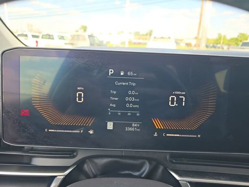 Used 2025 Kia Carnival FWD image 24