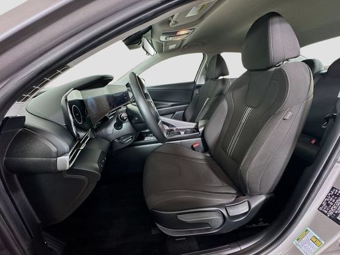 Used 2023 Hyundai Elantra SEL w/ Convenience Package FWD image 17