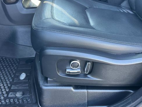 Used 2023 Land Rover Defender 130 X-Dynamic SE image 22