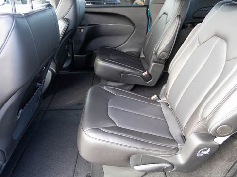 New 2026 Chrysler Pacifica Select image 8