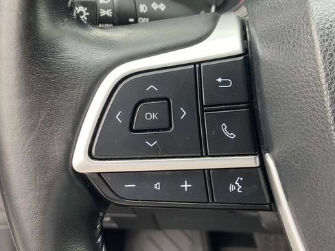 Used 2023 Toyota Highlander XLE AWD/4WD image 22