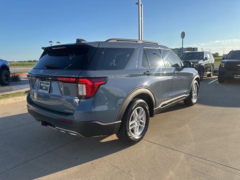 New 2026 Ford Explorer Active RWD image 6