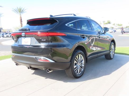 Used 2024 Toyota Venza XLE image 5